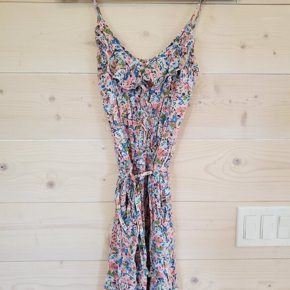 💥2/$30💥 Floral dress w/ ruffle detail & pockets! - Picture 1 of 4